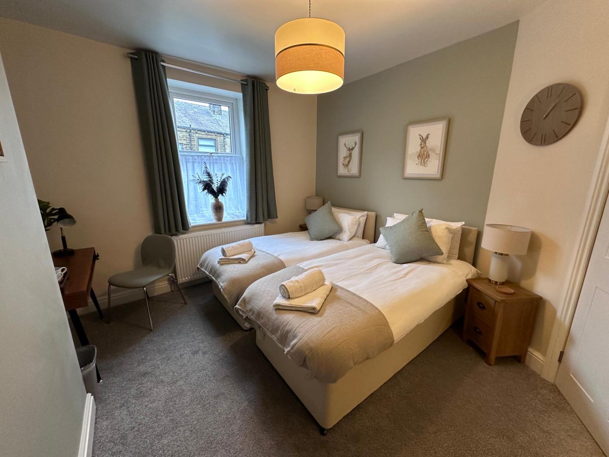 Prince St Cottage - Haworth - Sleeps 4 ภายนอก รูปภาพ
